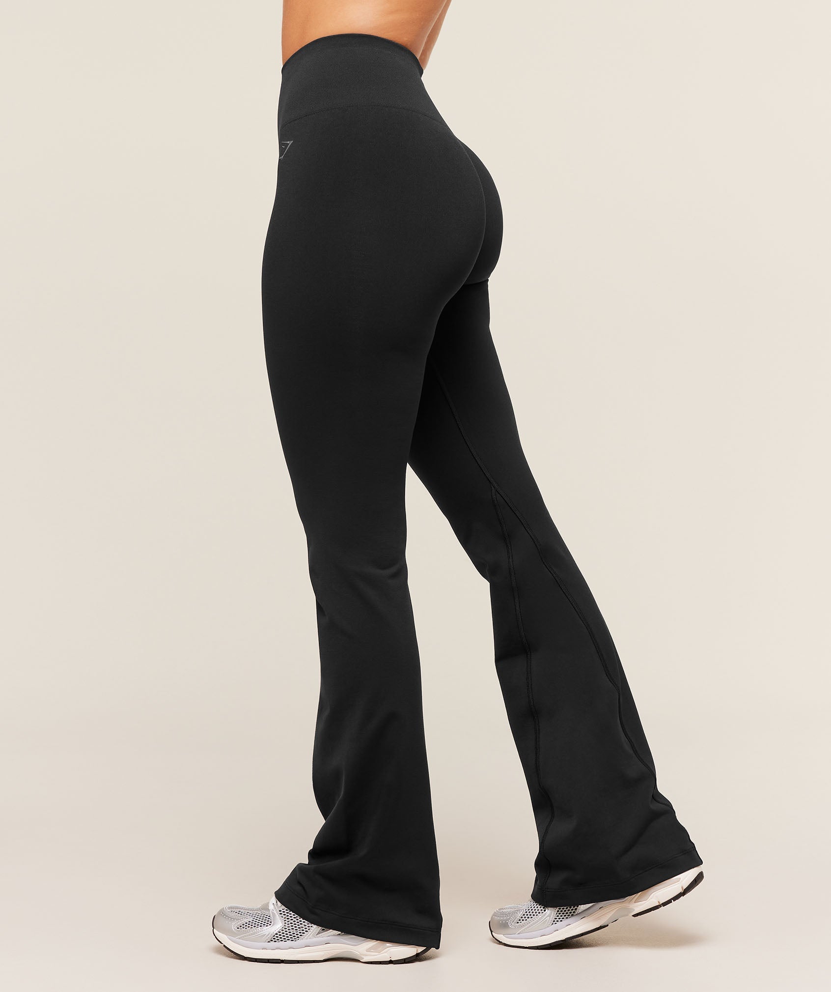 Soft Sculpt Flared Leggings - Black — imagem 3