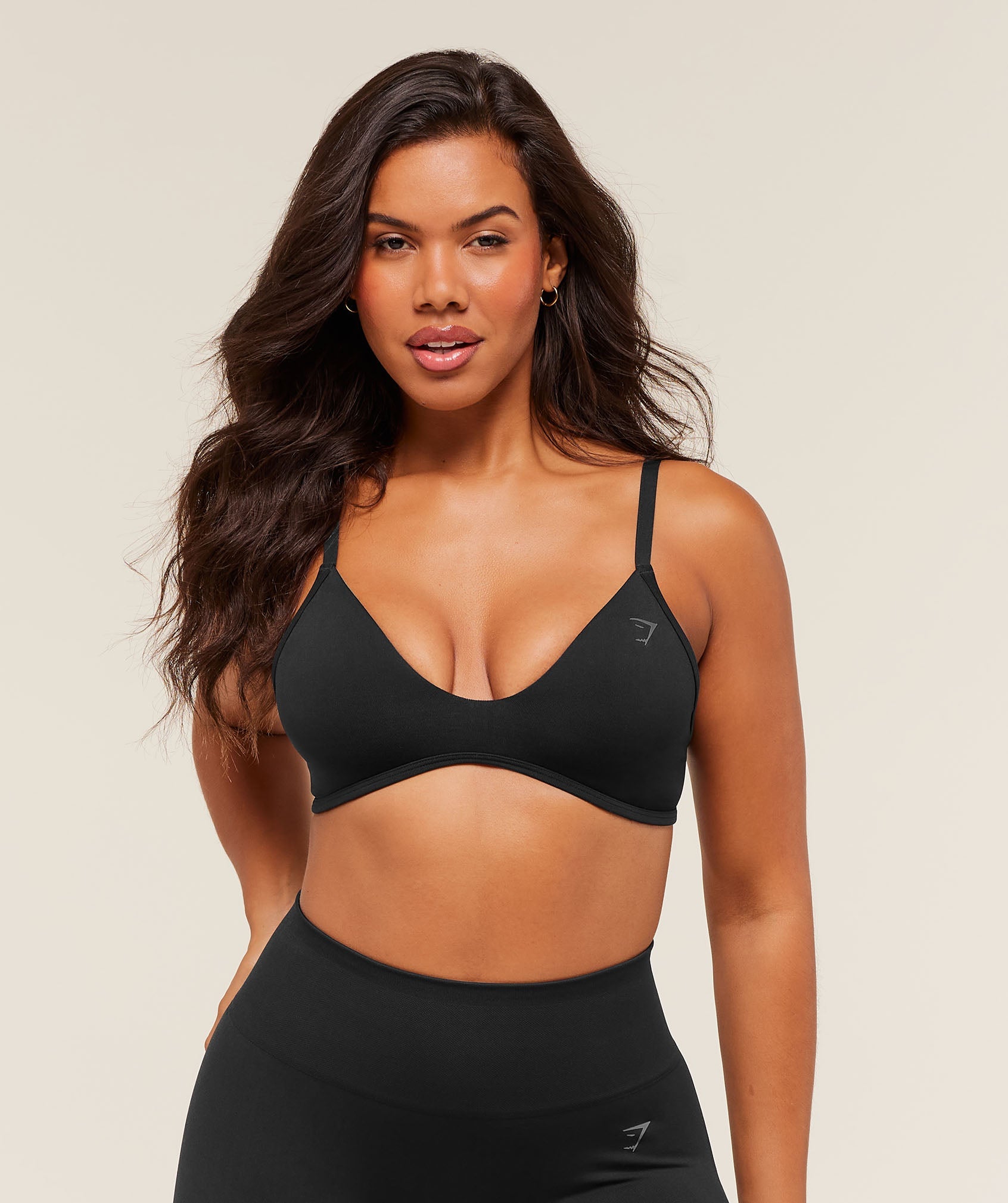 Soft Sculpt V-neck Sports Bra - Black — imagem 1