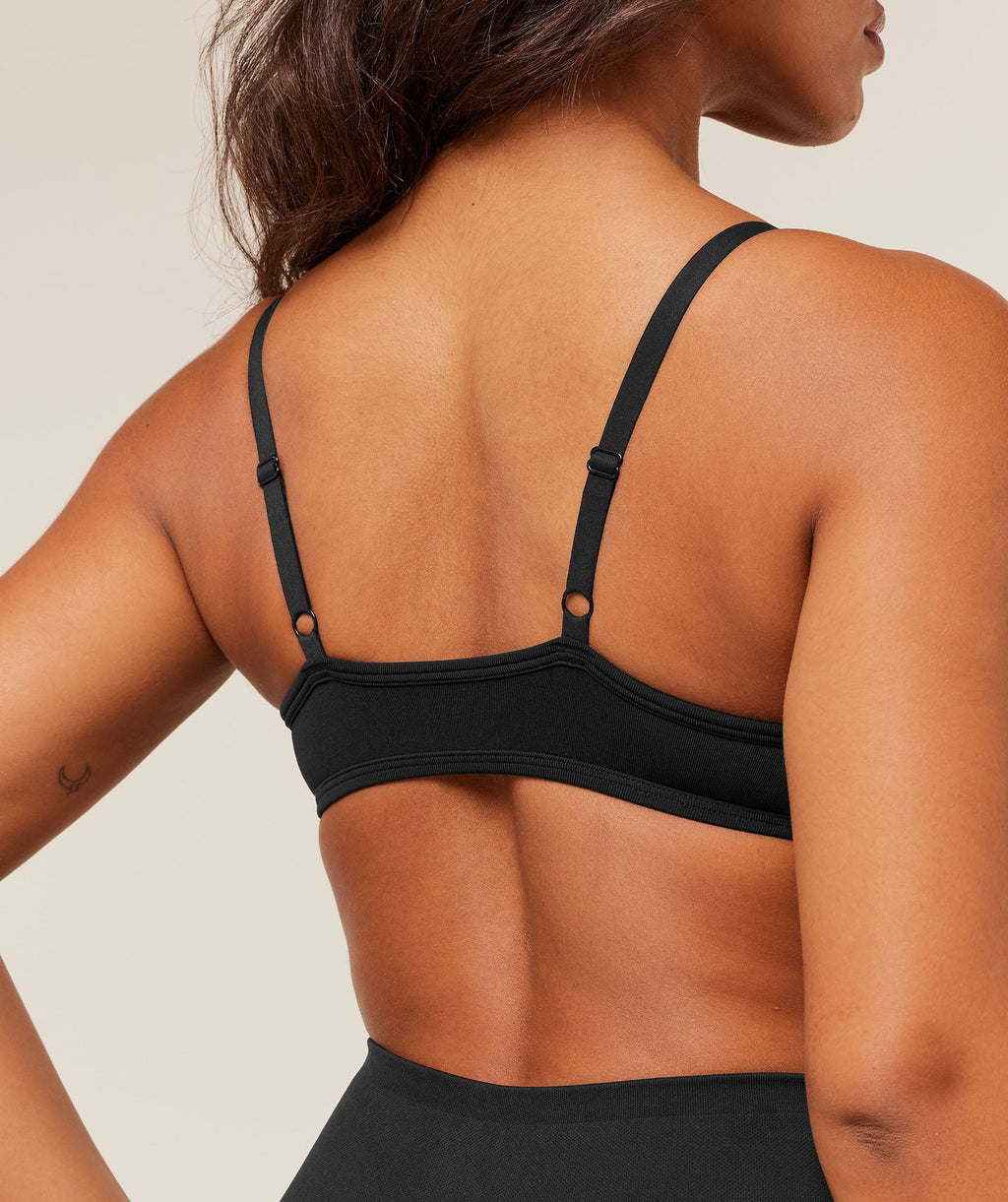 Soft Sculpt V-neck Sports Bra - Black — imagem 6