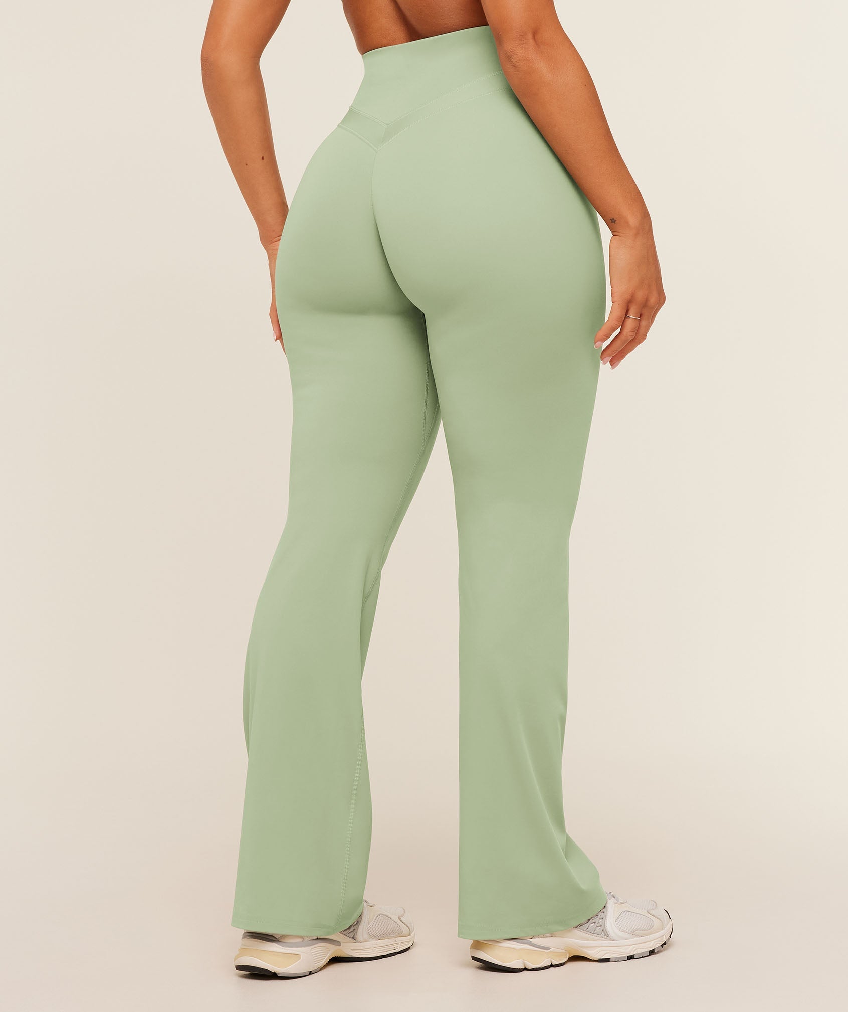 Whitney Regular Flared Legging - Haze Green — imagem 2
