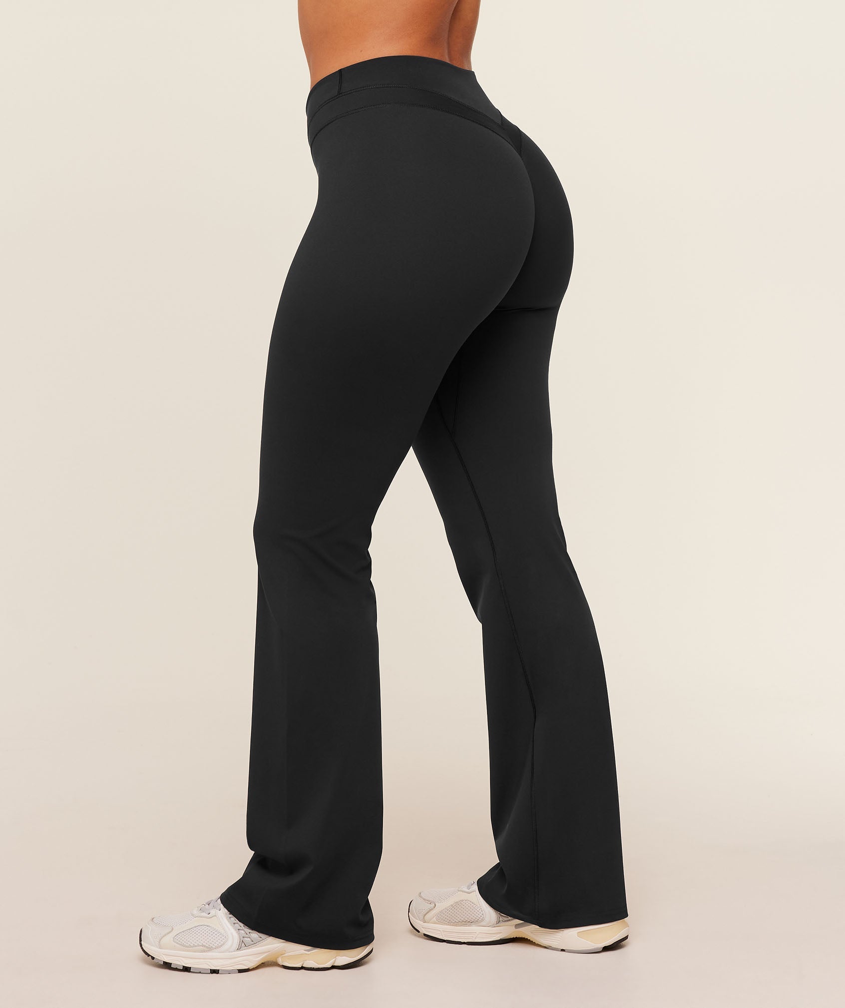 Whitney Mid-High Rise Flared Leggings - Black — imagem 4
