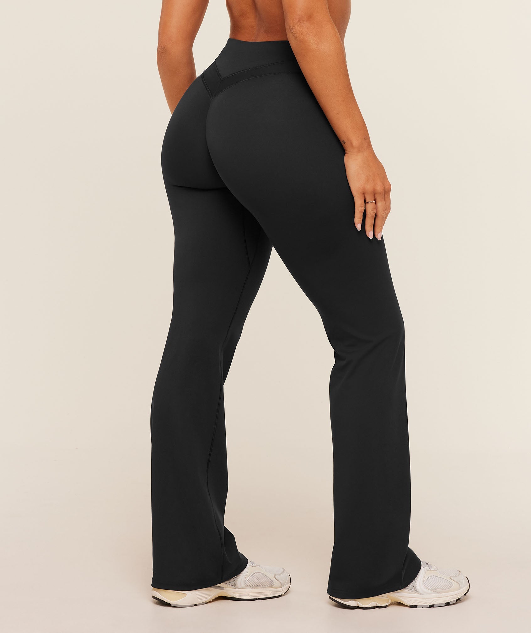 Whitney Mid-High Rise Flared Leggings - Black — imagem 3