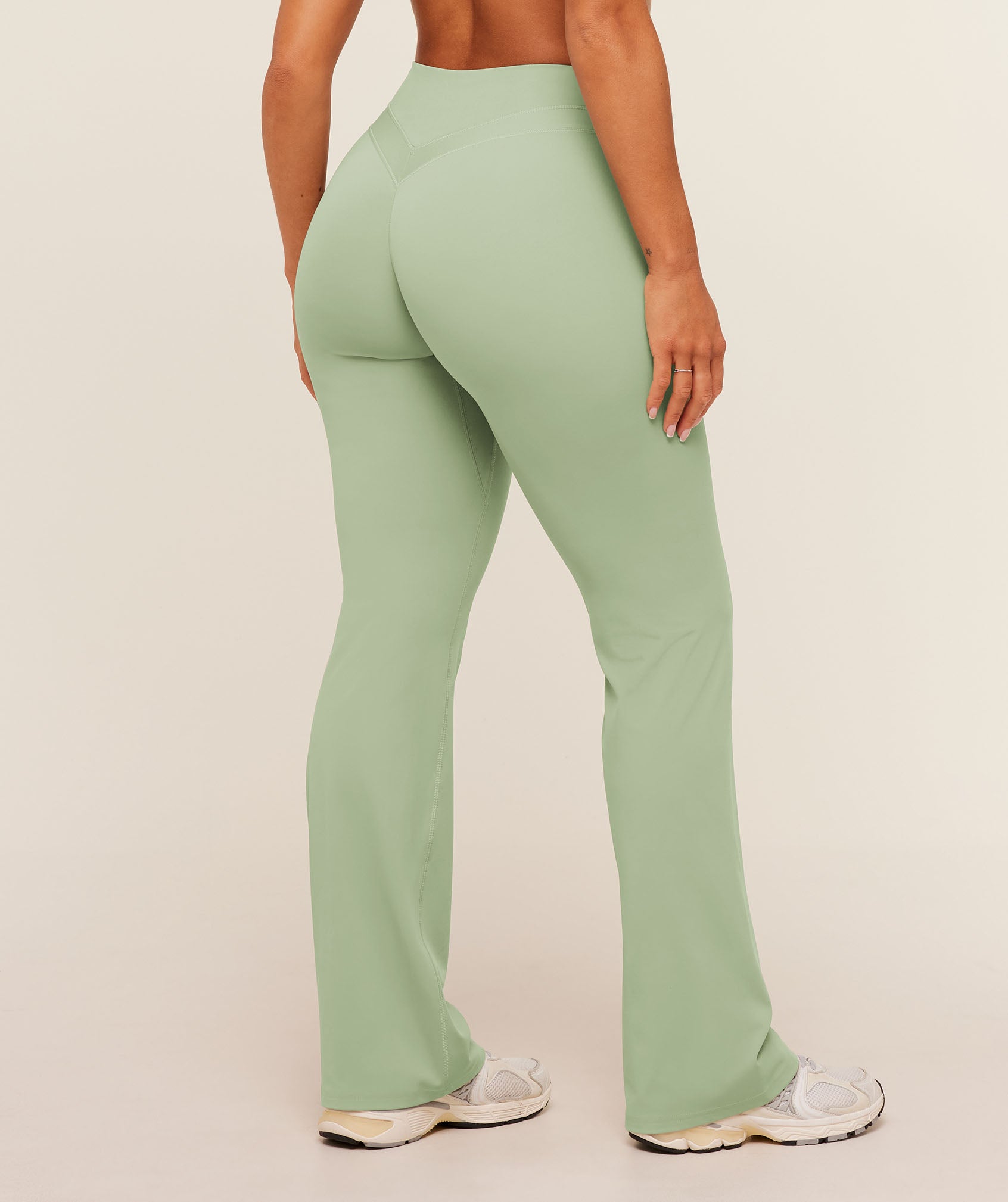 Whitney Mid-High Rise Flared Leggings - Haze Green — imagem 5
