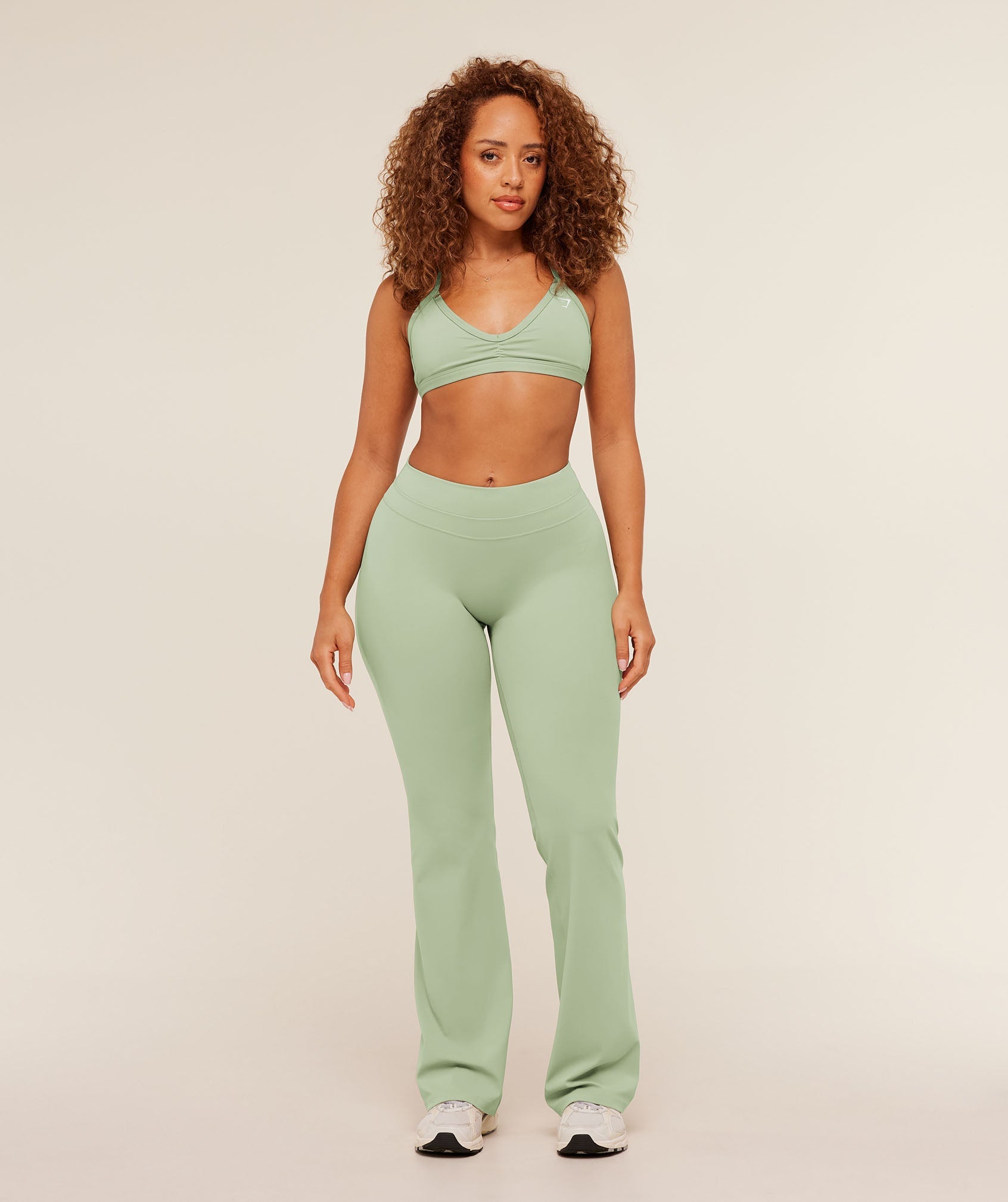 Whitney Mid-High Rise Flared Leggings - Haze Green — imagem 8