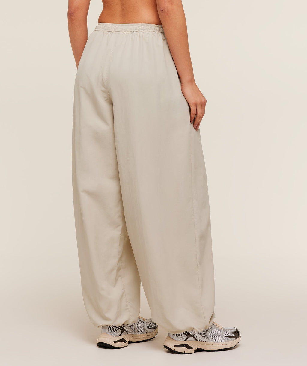 Weekend Lifestyle Parachute Pants - Pebble Grey — imagem 3