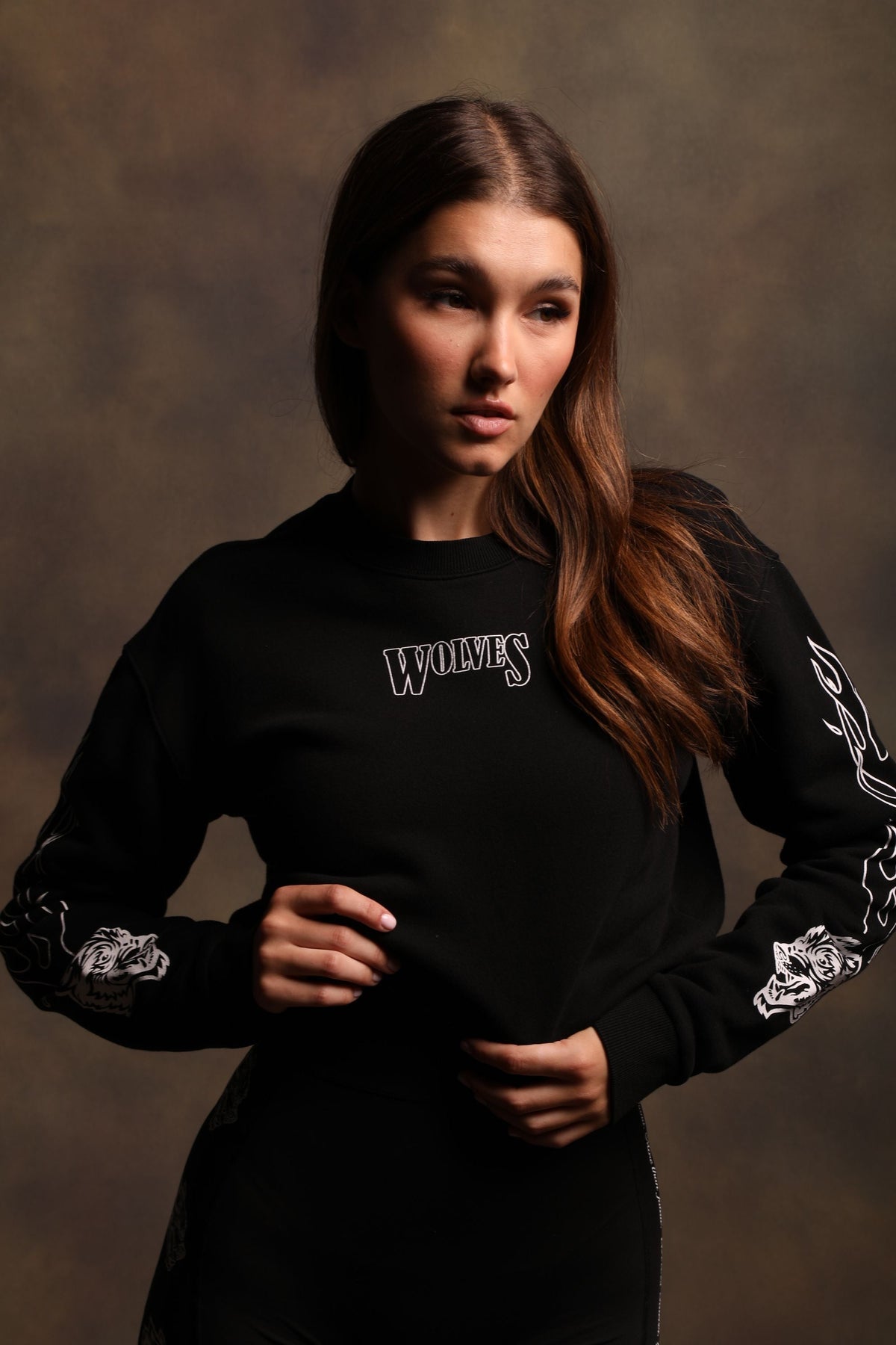 Eternal Flame Raglan (Cropped) Crewneck in Black - imagem 6