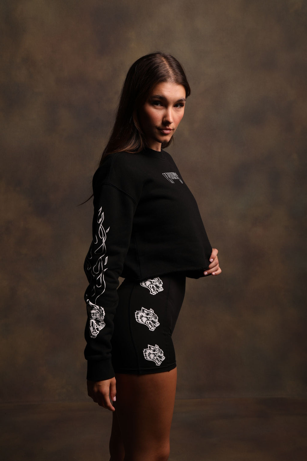 Eternal Flame Raglan (Cropped) Crewneck in Black - imagem 5