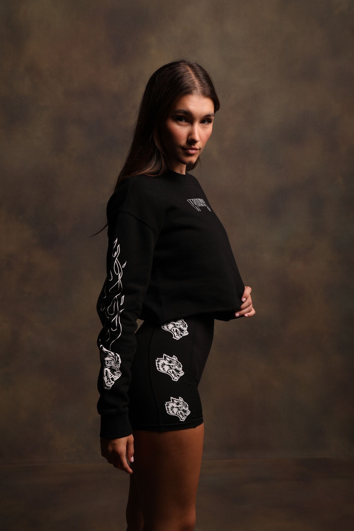 Eternal Flame Raglan (Cropped) Crewneck in Black - imagem 5